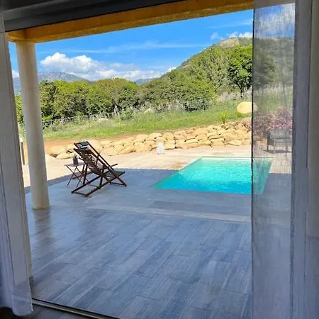 Tres Belle Au Calme Avec Piscine A *