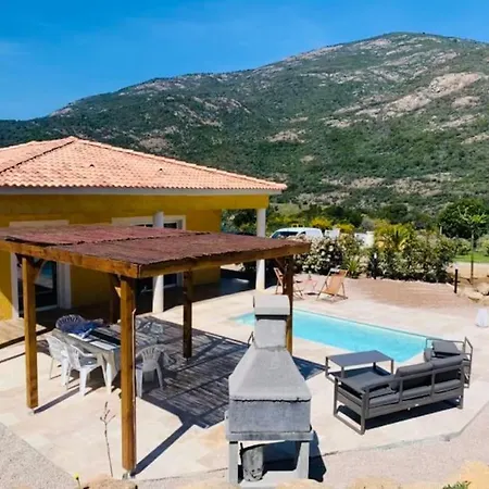 Tres Belle Au Calme Avec Piscine A *