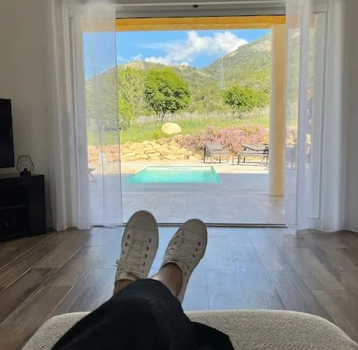 Tres Belle Au Calme Avec Piscine A