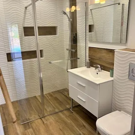 Tres Belle Au Calme Avec Piscine A Villa *