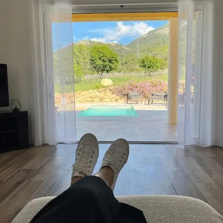 Tres Belle Au Calme Avec Piscine A