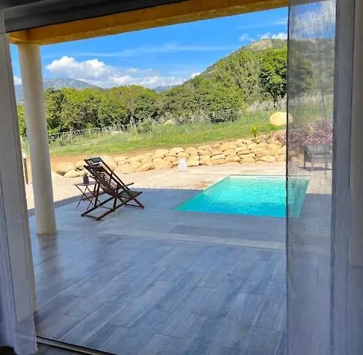 Tres Belle Au Calme Avec Piscine A *