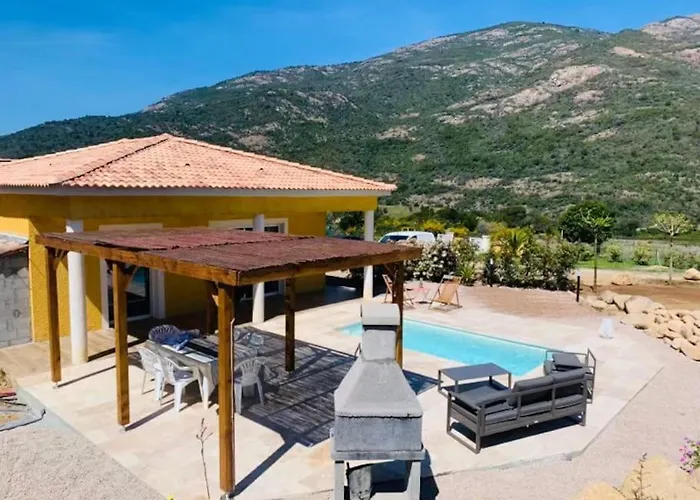 Tres Belle Au Calme Avec Piscine A *